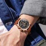 Montre OLEVS 3660 au poignet, manche en jean
