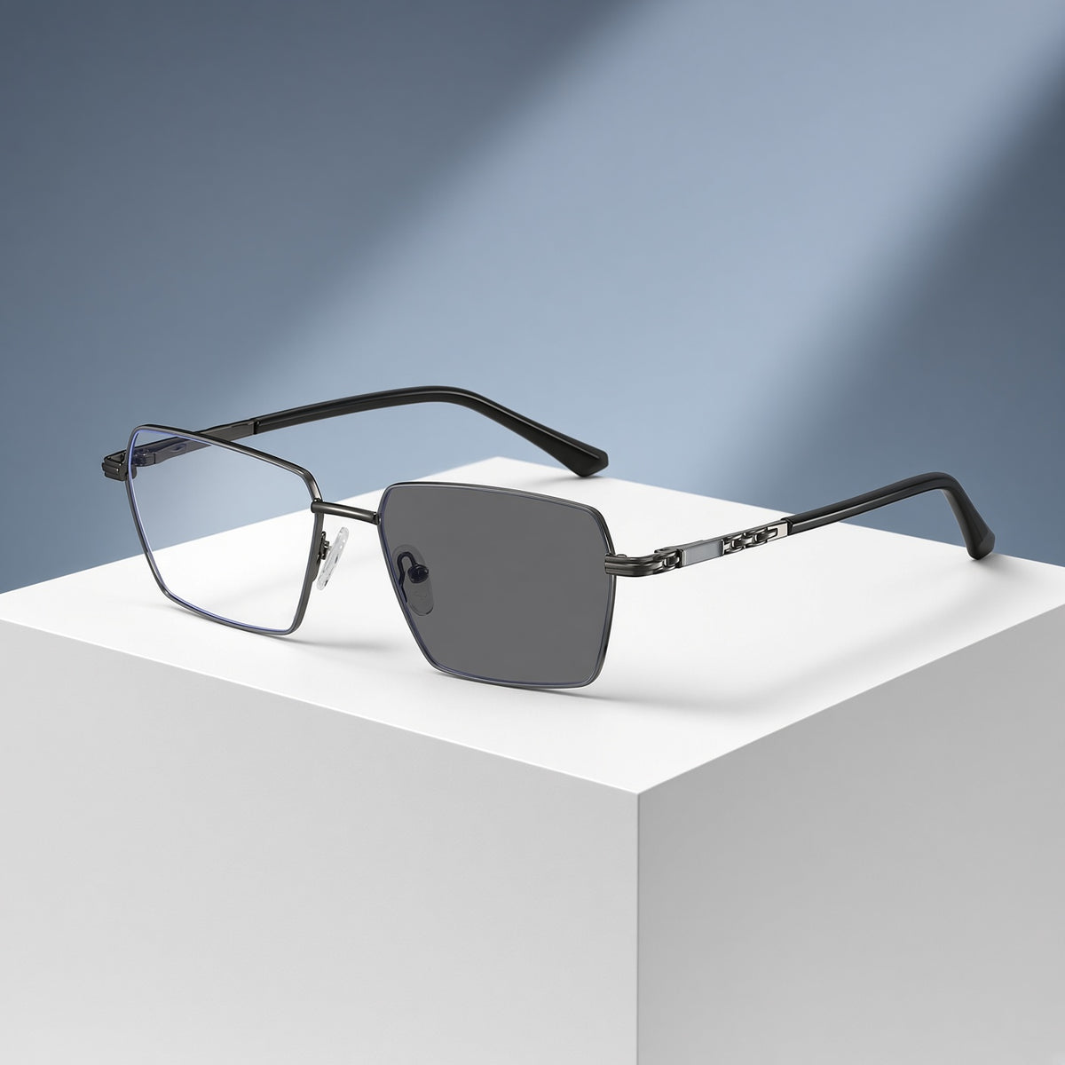 Lunettes demi-cerclées rectangulaires en métal noir – vue 1