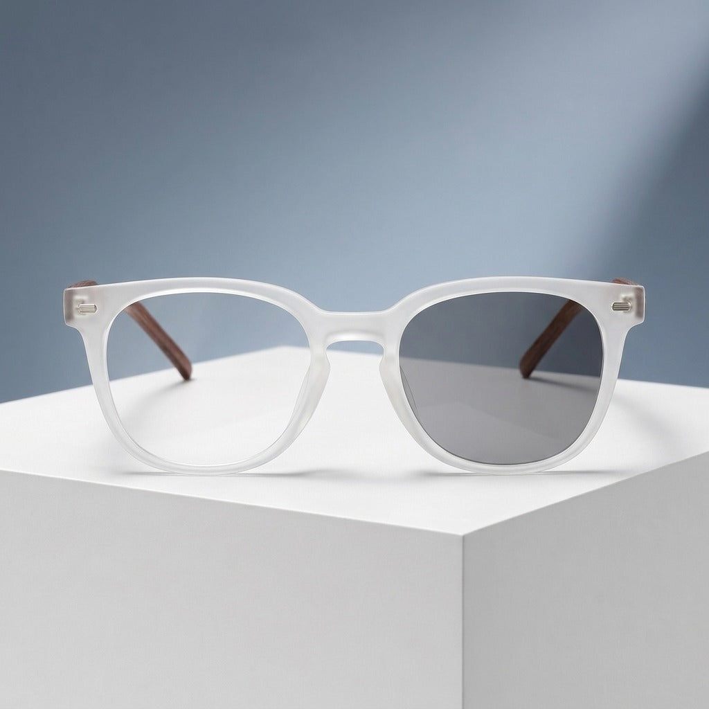 Lunettes carrées transparentes, branches effet bois – vue de face