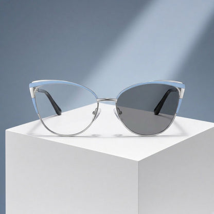 Lunettes œil de chat bleu ciel et argent (femme) – vue de face