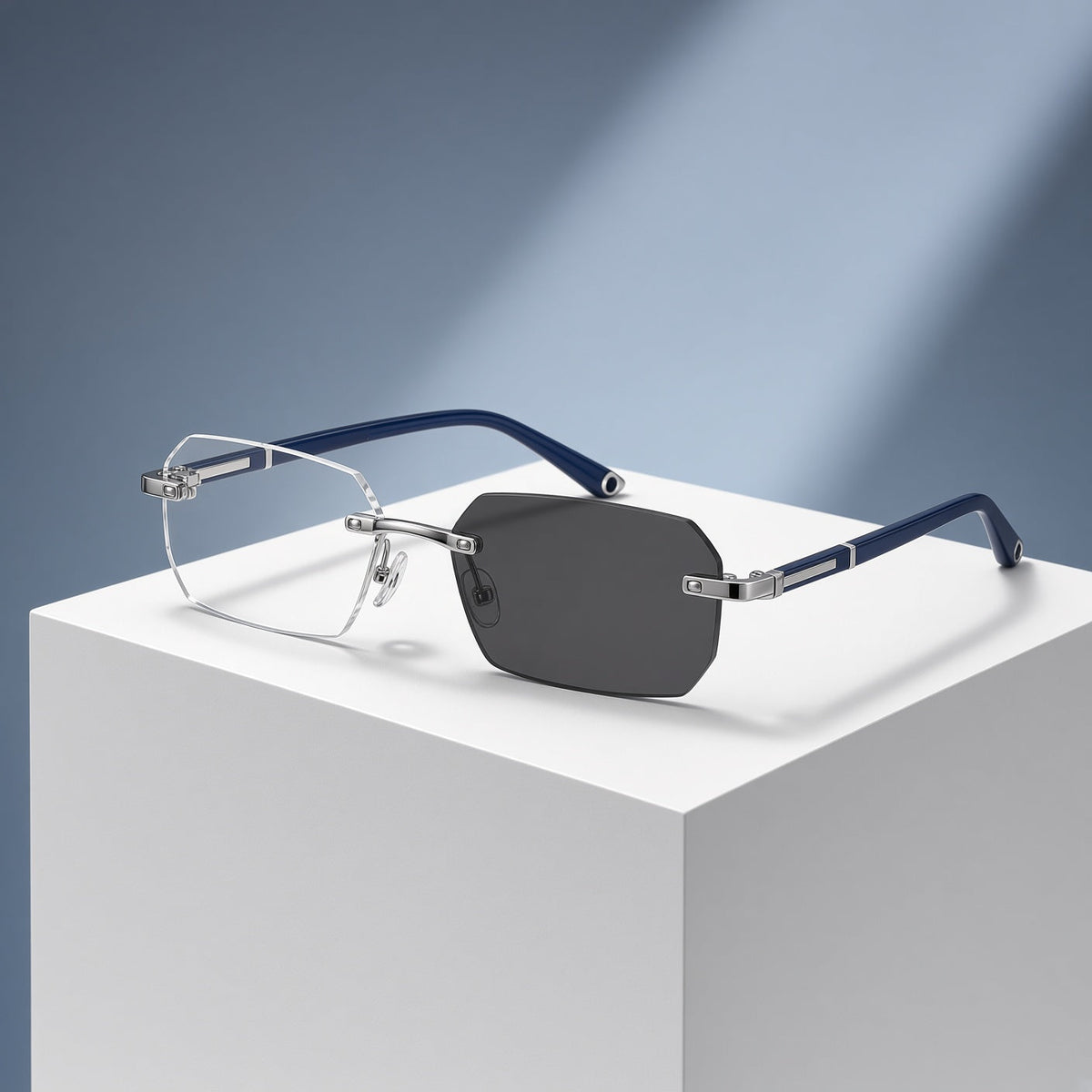 Lunettes sans monture à pans coupés, pont argent, branches bleu marine – vue 1